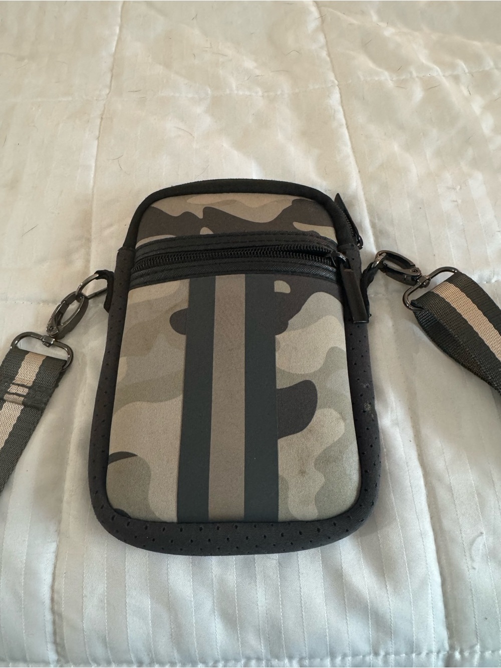 Women’s Crossbody Phone Pouch in Olive Camo
